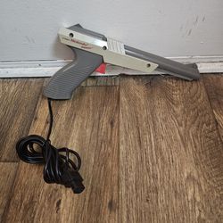 Original Nintendo Zapper Light Gun!!