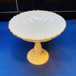 Elegant And Vintage. Lenox Pedestal Charleston Pattern Compote Dish 
