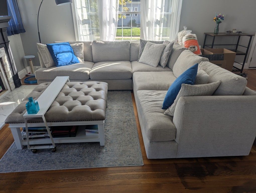 Sectional With Ottoman Table