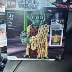 Brand New Retired Lego Yoda (75255)
