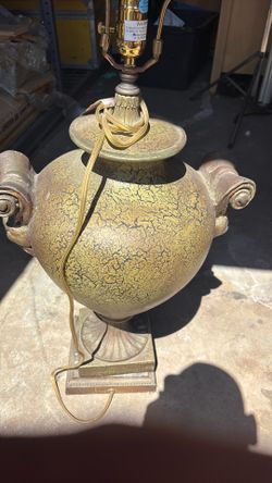glaze, /cer B/, /am I/, /ic I/ urn base with decorative scroll handle handles Table lamp, yellow crackle glaze, /cer B/, /am I/, /ic I/ urn base with 