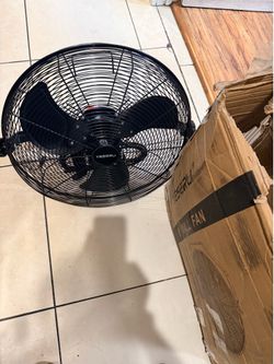 Strong Airflow, Rapid Cooling: This industrial wall mount fan delivers high airflow to quickly lower temperatures, blowing up to 26.3 ft (8 m) Ideal f