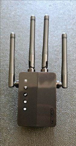 Foscam WD-1200U Dual-Band WiFi Booster – 1200Mbps Performance