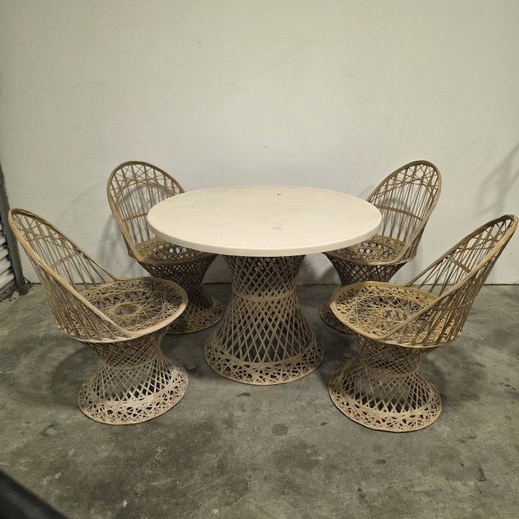 Vintage Russell Woodard Web Spun Fiberglass Patio Set