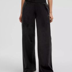 Lululemon Scuba Mid-Rise Wide-Leg Velvet Pant (XS)