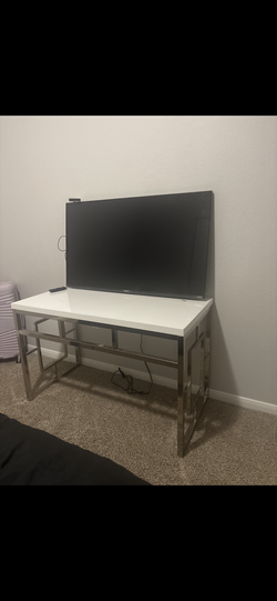 Tv 🛏️ Bed + Desk Set — $250
