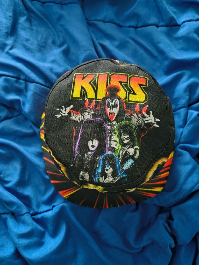 Kiss Hat