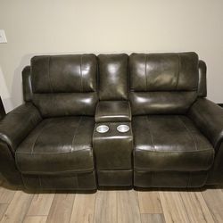 Couch With Electric Recliners 