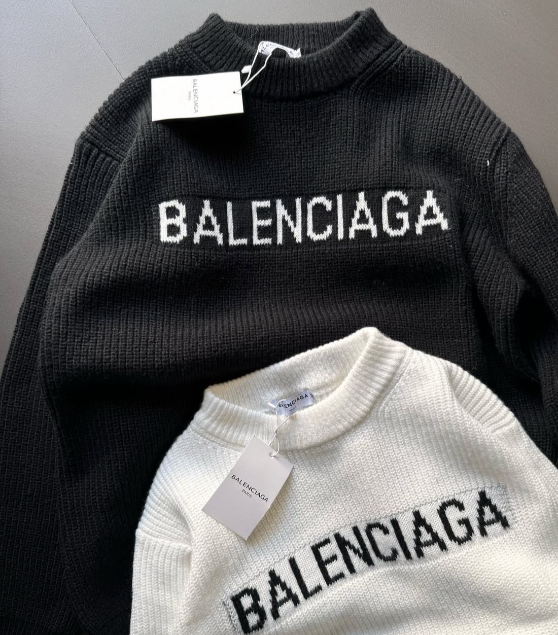 BRAND NEW SWEATER LARGE.