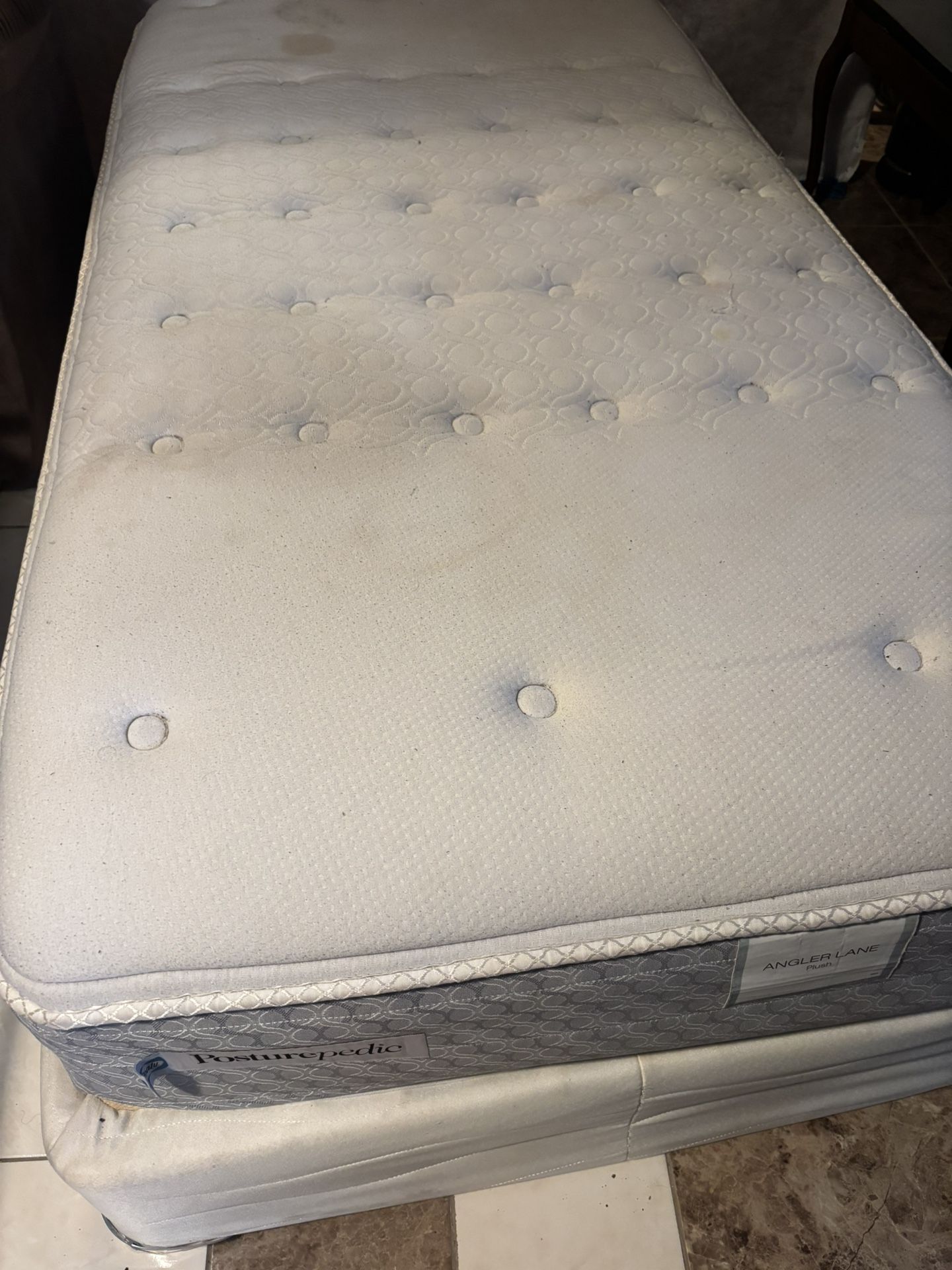 Twin Size Bed With Frame