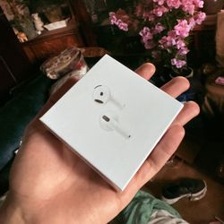 Airpods 4 (active noise cancellation)