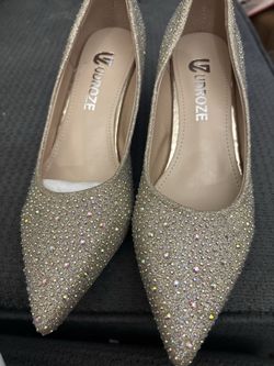 New sparkly heels gold in color size 8