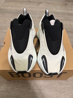 yeezy 700s MNVN