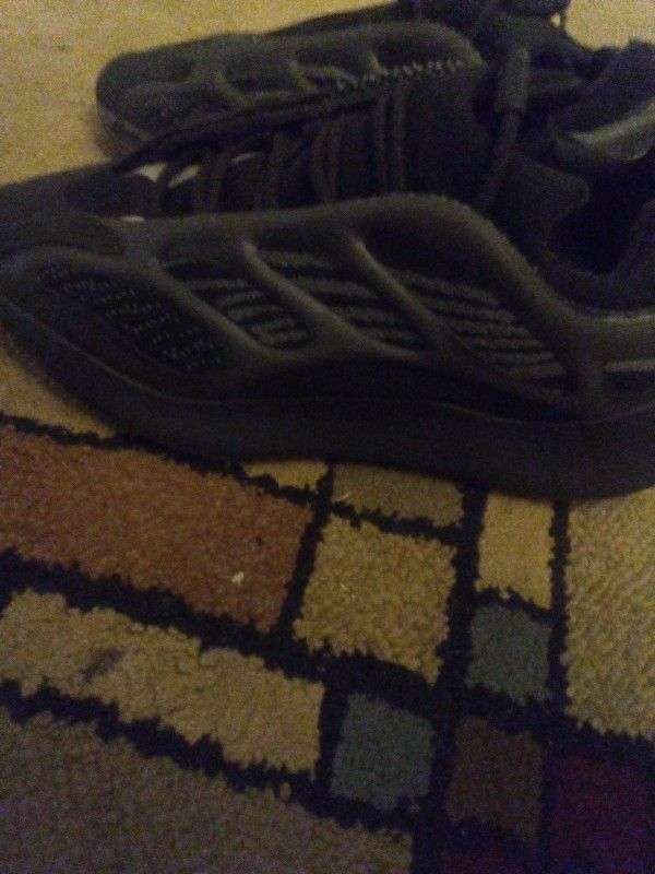  Men's adidas Yeezy 700 size 11 dark