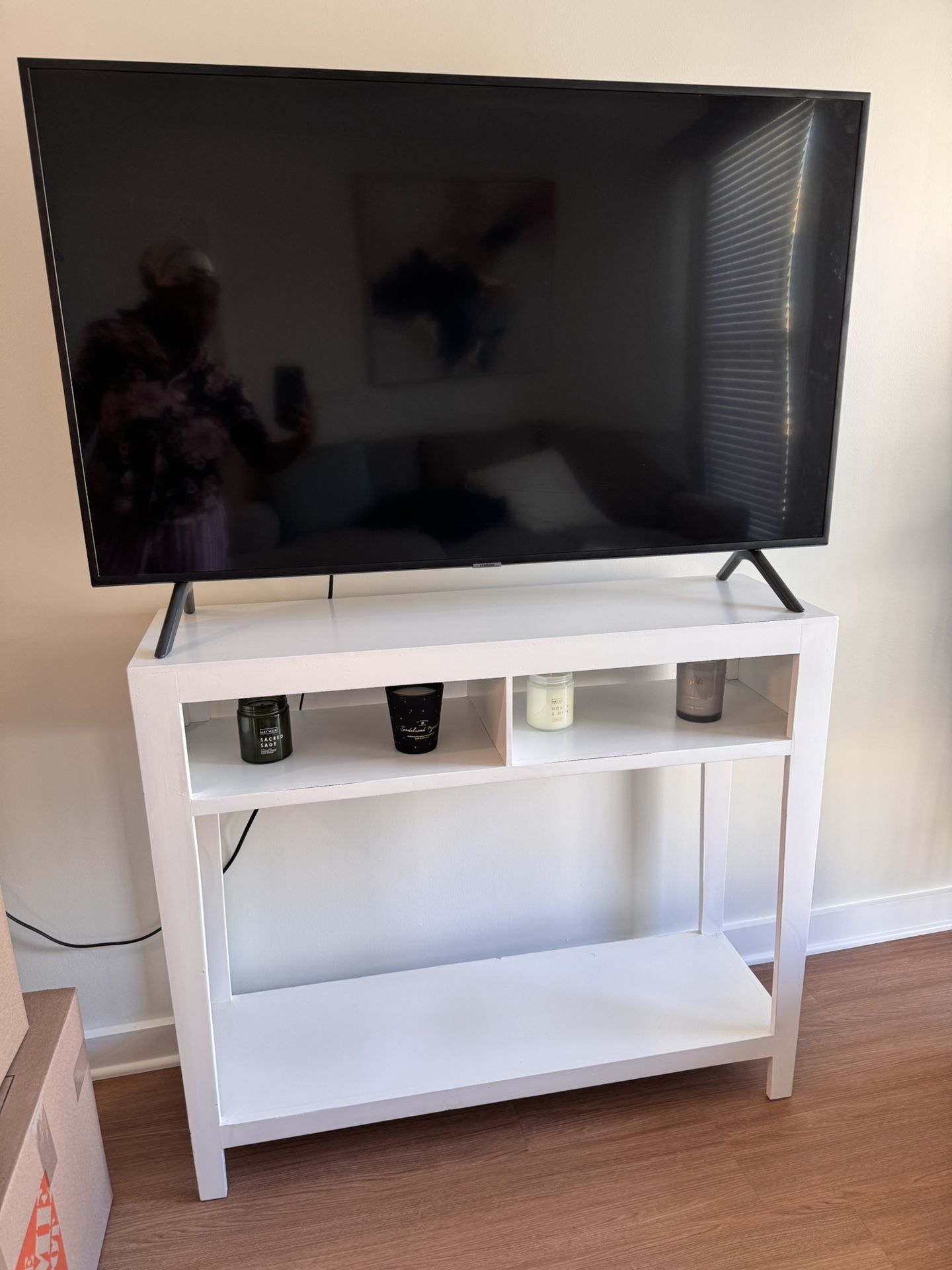 White Console table with shelve 