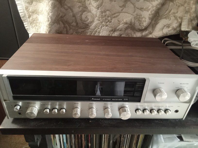 Vintage Sansui 1970s 771 Stereo AM/FM Receiver
