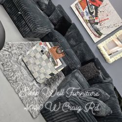 ✨️ Sectional Sleeper ✨️ Furniture Queen Bedrooms, Dining Avail 