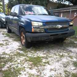 I Have Clean Titles I Want I Want 3800 It Run Good Didn't Need Somebody To Take It Out From The Yard