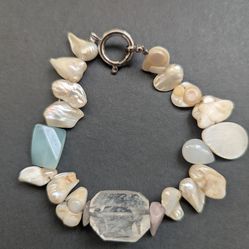 Bracelet -mother of pearls and Murano glass