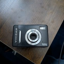 Vivitar ViviCam 7020 Point and Shoot Digital Camera