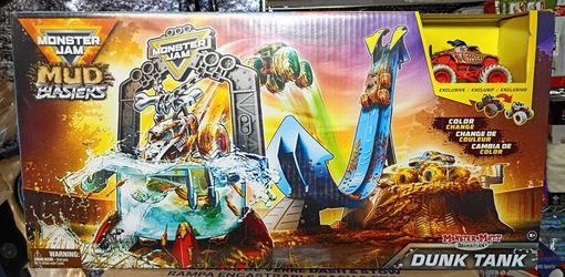 Monster Jam Mud Blasters Monster Mutt Dalmatian Dunk Tank Playset track