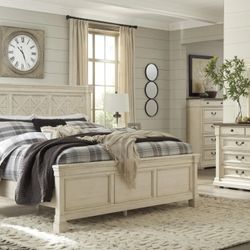[SPECIAL] Bolanburg Antique White Panel Bedroom Set

