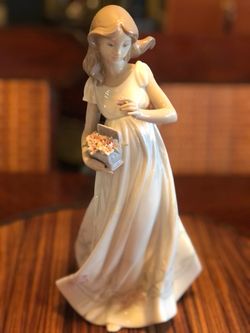 Lladró #6921 “Treasures of the Earth” Porcelain Figurine – Mint / Never Displayed – Original Box