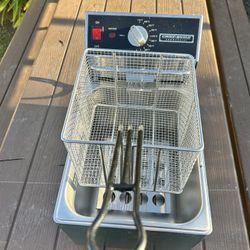 Adcraft Single Tank Deep Fryer with Faucet, 6 Liter