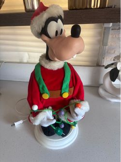 Rare Goofy Christmas statue
