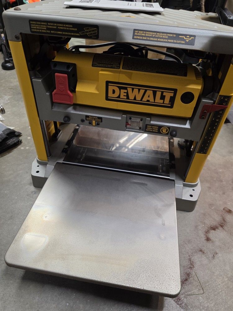 Dewalt DW734 Planer
