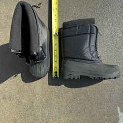 New Kids Size 1 Winter Snow Boots Dream Pairs  9.25 Inches Long