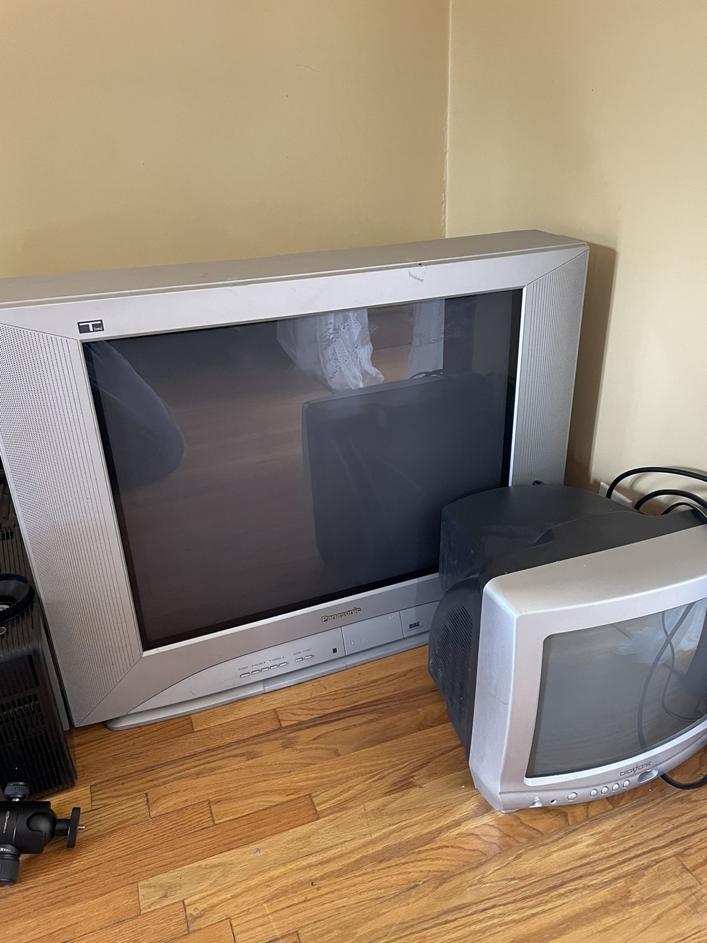 CRT TV $200