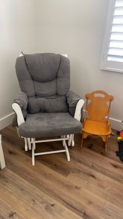 Rocking chairs mom and big sister/brother (ottoman included)