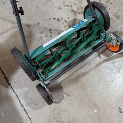 Scott's Manual Lawn Mower