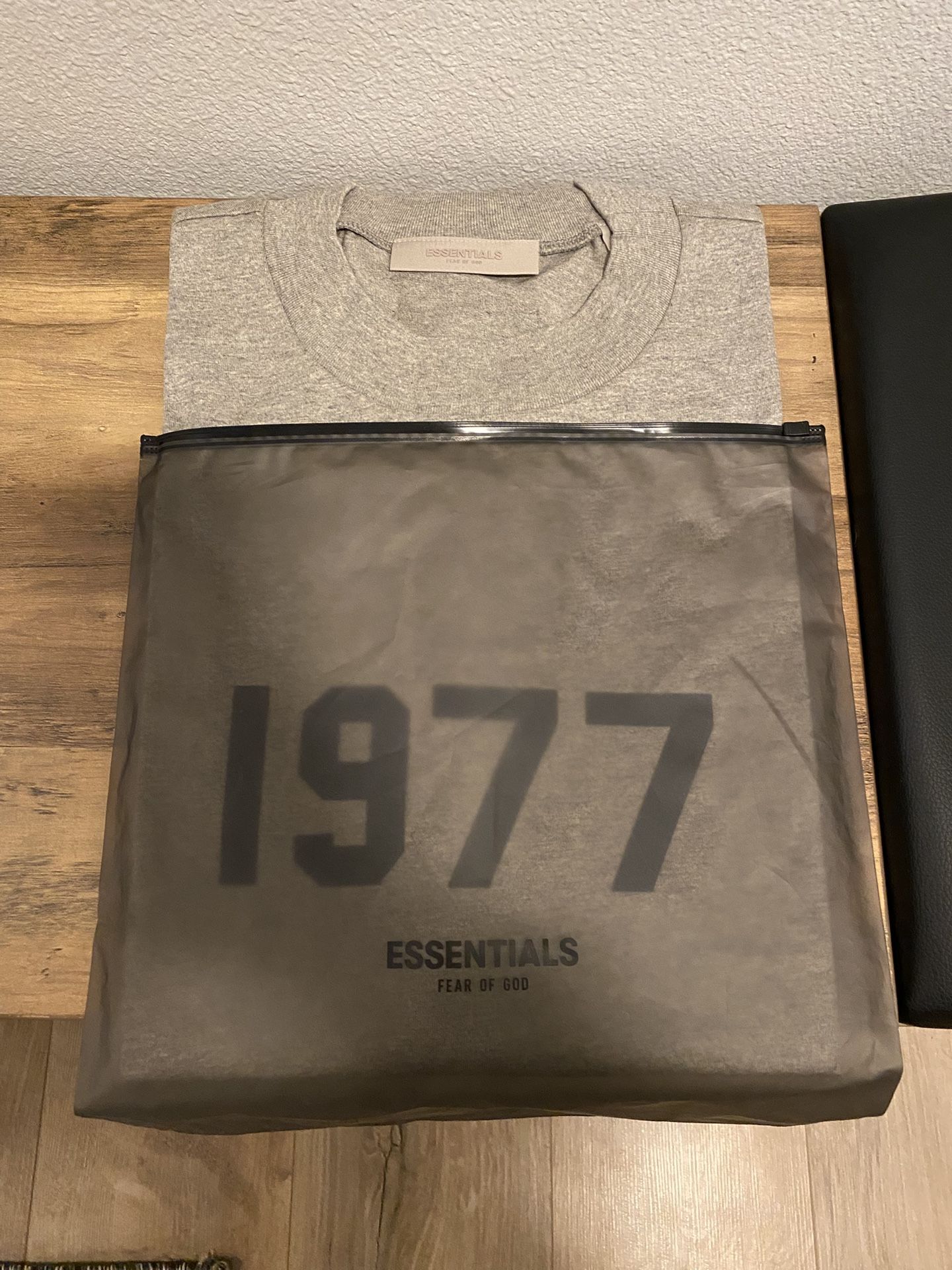 Essentials T-shirt Large Dark Oatmeal 1977