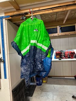 NFL official Seahawks Ponchos (2)