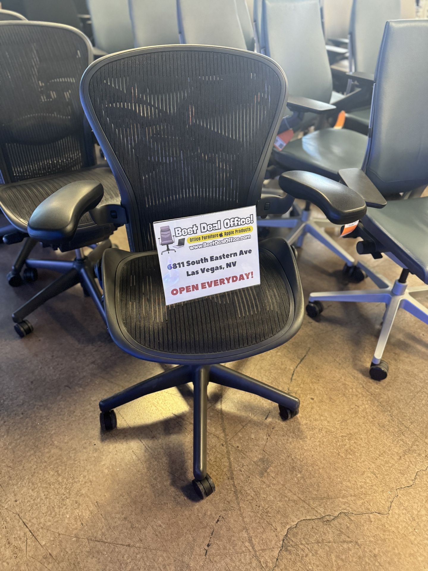 Office Chair Store - Herman Miller Aeron Size B In Perfect Condition