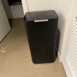 Trash can 