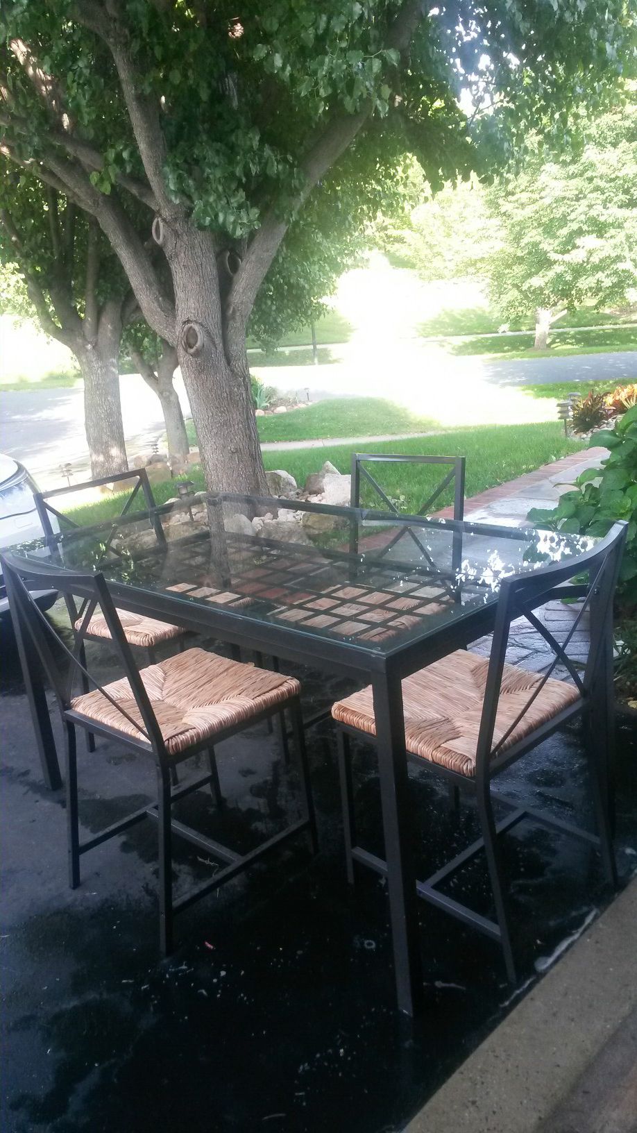Gorgeous like new metal dining table with 4 chairs