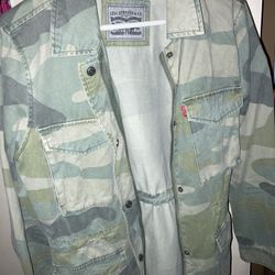 Medium Levi's Camo jacket