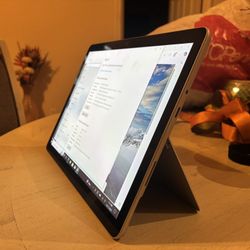 Surface Go 2 - 10.5" Touch Screen - 64GB 