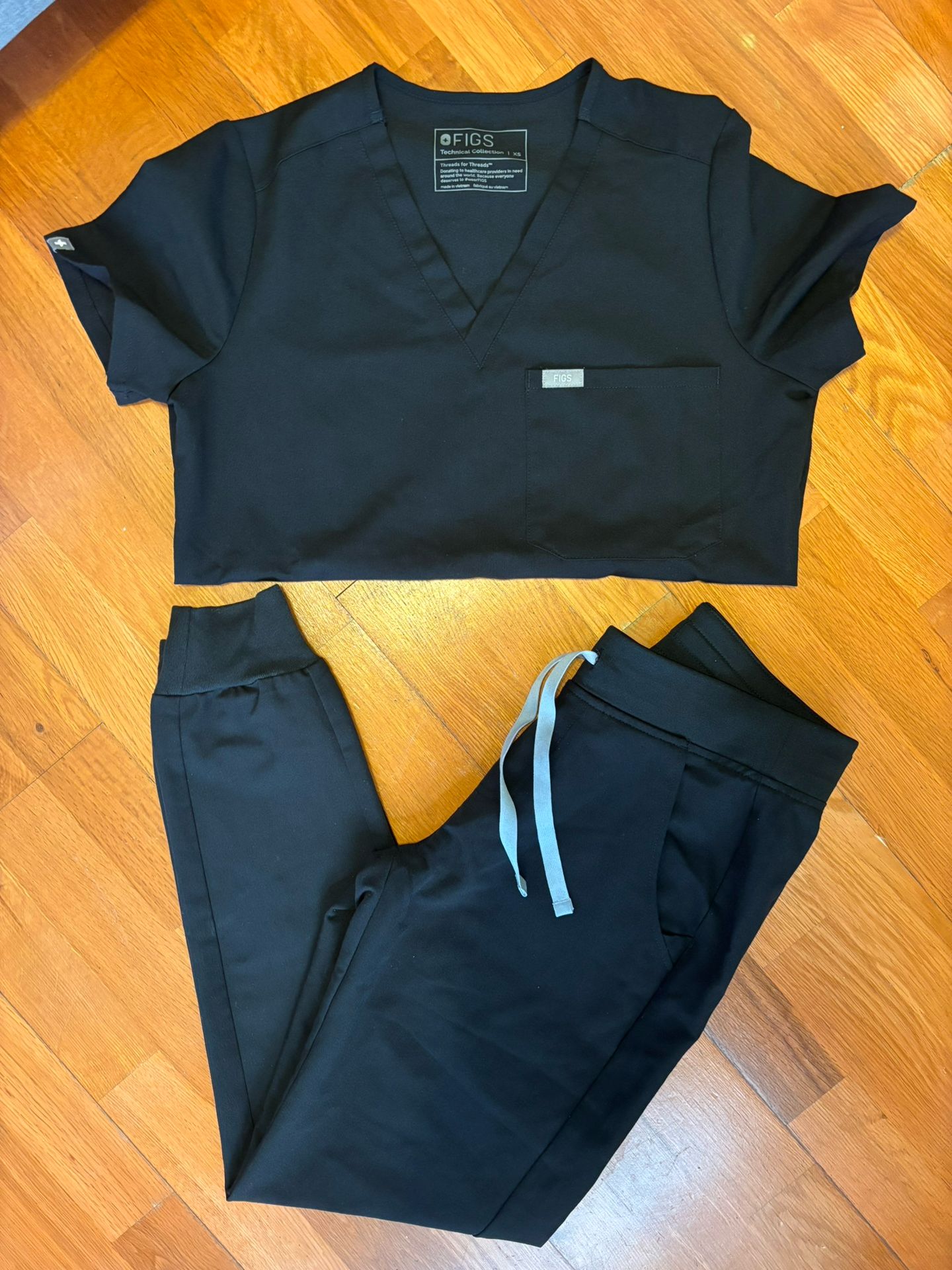 Black Figs Scrubs XS