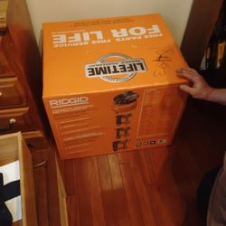 6 Gallon Air Compressor / Tool Combo Kit