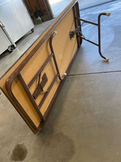 Folding table