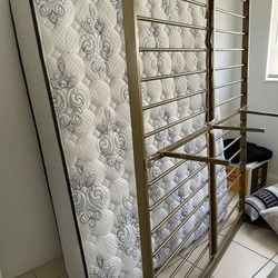 Queen Bed Frame With Matress