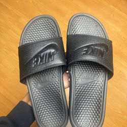 MEN NIKE SLIDES 