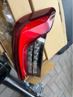 2022 BMW 330i driver side tail light OEM