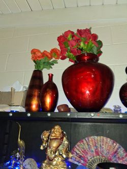3 vases.