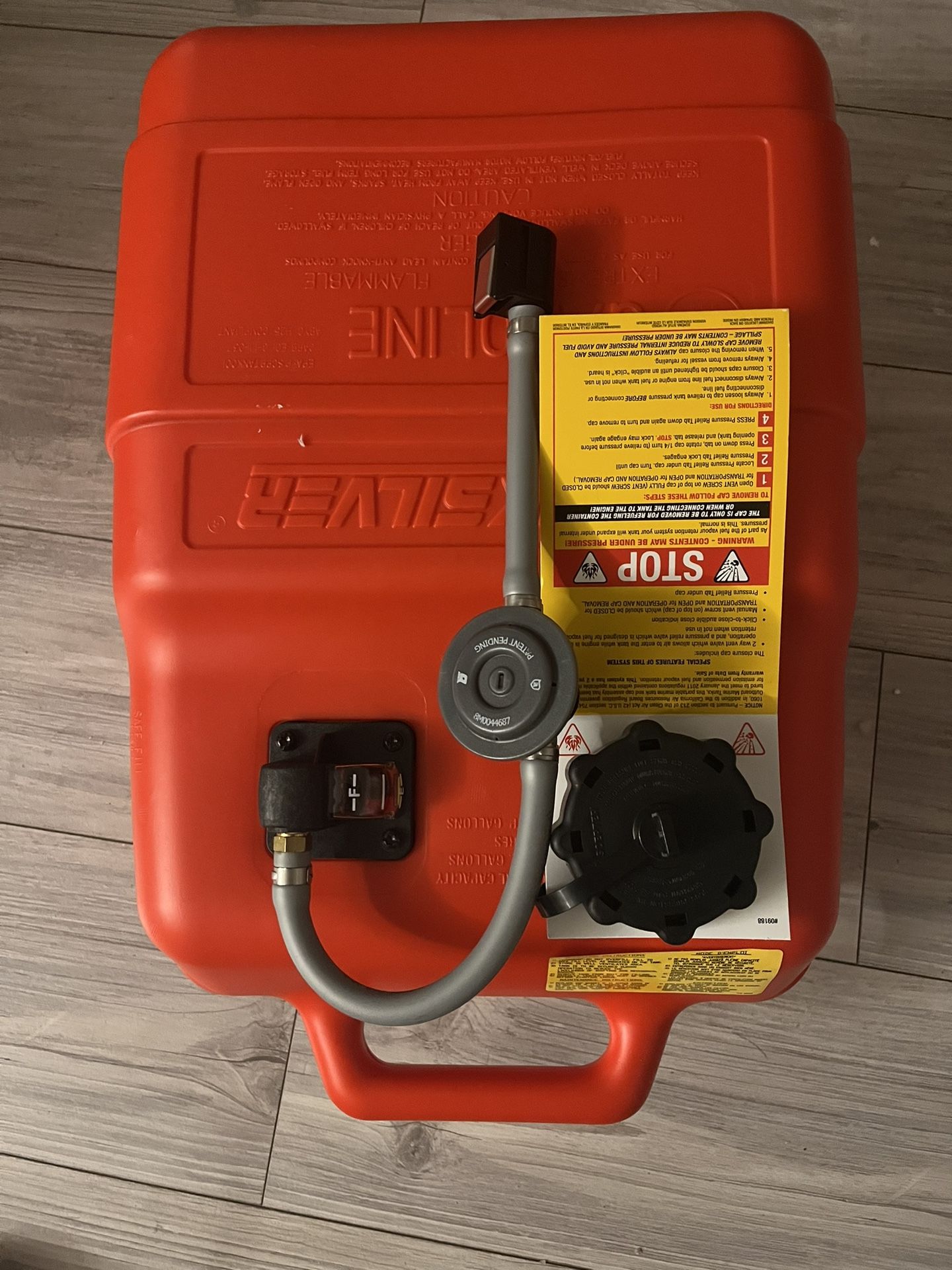 Portable Gas tank/ Outboard Fuel Tanks Quicksilver 6.6 Gal.