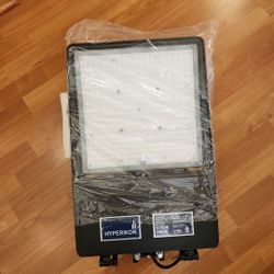 HiHyperikon 300W LED Parking Lot Lights with Photocell, LED Shoebox Pole Street Light 100-277V, 5700K, Photocell, DLC, ETL, 300 Watts